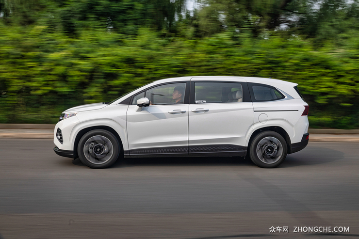 新兵到岗报道 试驾北京现代库斯途