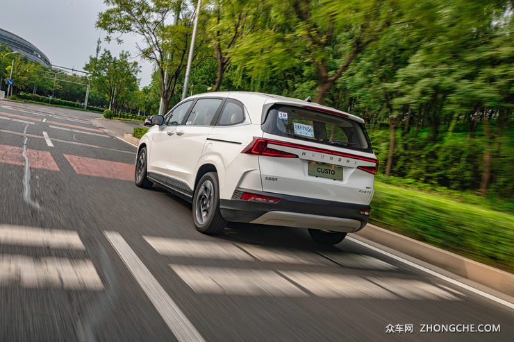 新兵到岗报道 试驾北京现代库斯途