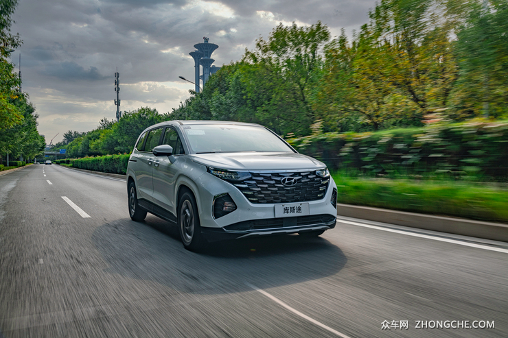 新兵到岗报道 试驾北京现代库斯途