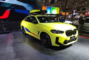 M Performance高性能套件加身 新款宝马X4 M亮相中国国际汽车改装展