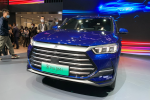 2021广州车展丨搭载磷酸铁锂刀片电池 新款比亚迪宋Pro DM-i亮相