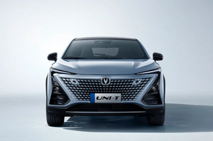 蓝鲸2.0T发动机+爱信8AT 长安UNI-T 2.0T车型上市售13.79万起