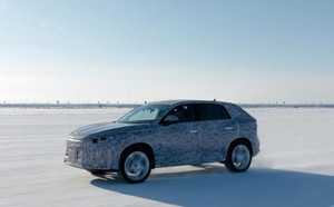 第三代荣威RX5最新预告图 车头配贯穿式LED灯带 或北京车展亮相