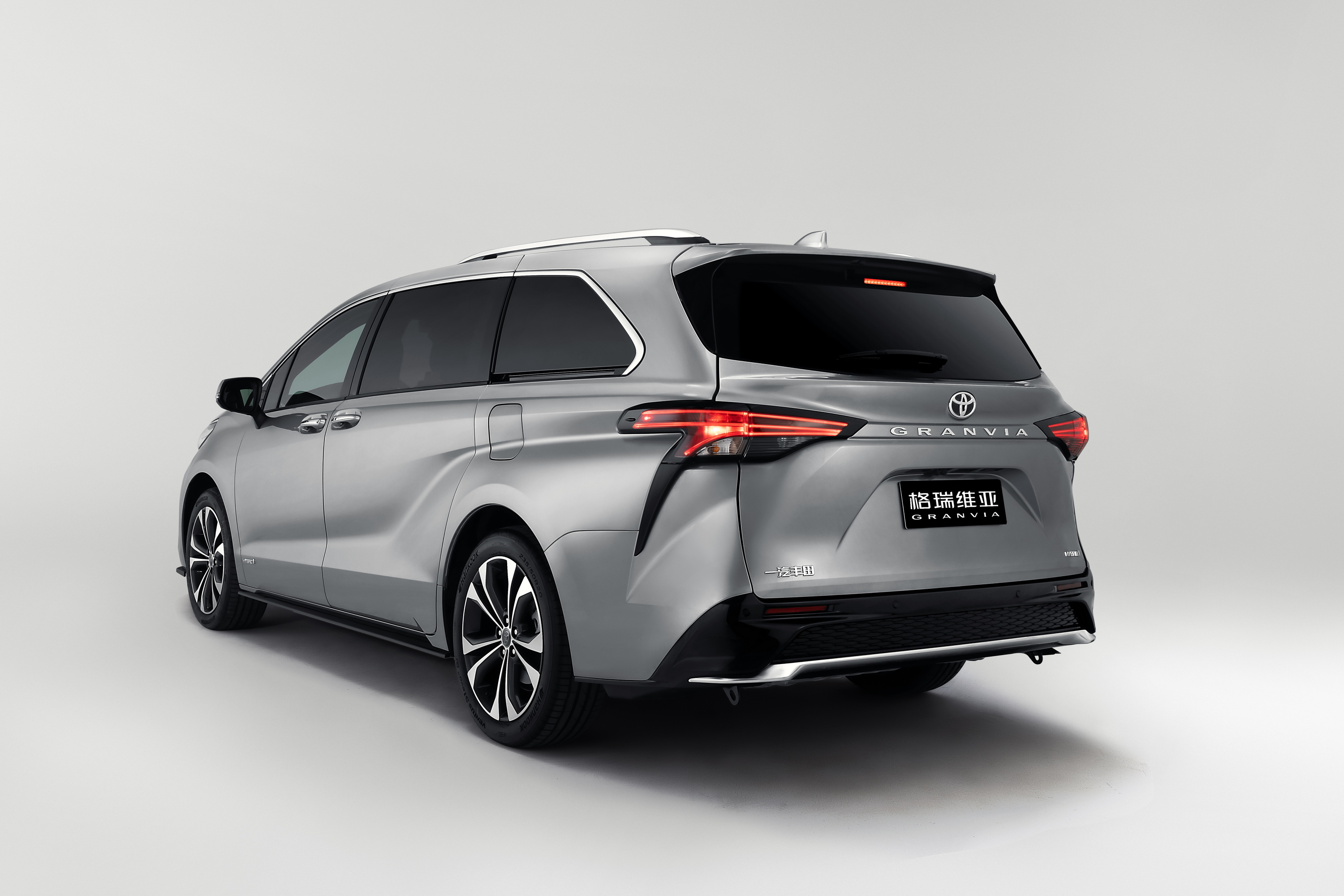 一汽丰田granvia云端发布 正式命名"格瑞维亚"
