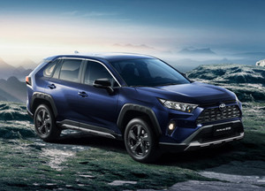 2022款RAV4荣放上市 售价17.58-26.08万元 新增越野外观套件