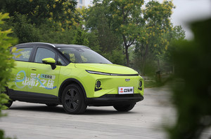 更具年轻调性 道路试驾几何E