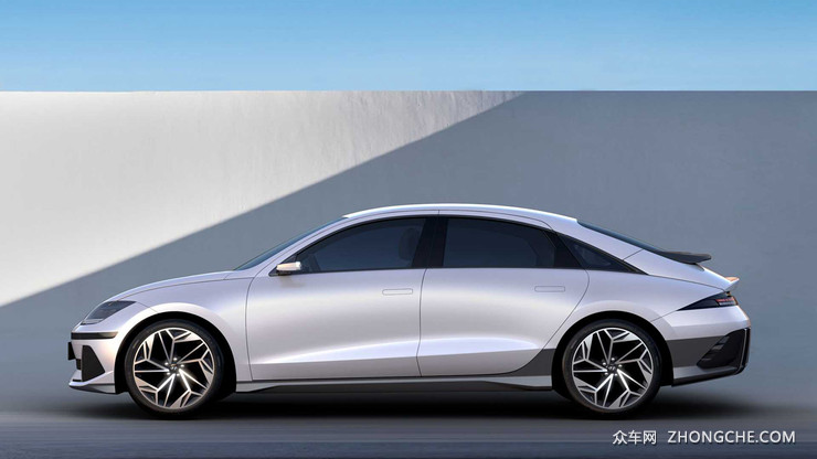 现代Ioniq 6官图发布，带有沉浸式霓虹灯座舱，对手锁定Model 3