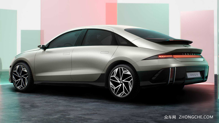 现代Ioniq 6官图发布，带有沉浸式霓虹灯座舱，对手锁定Model 3