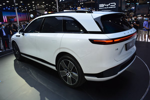 小鹏G9最新内饰谍照曝光，配横向大连屏，有望8月10日预售