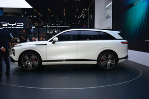 小鹏G9最新内饰谍照曝光，配横向大连屏，有望8月10日预售