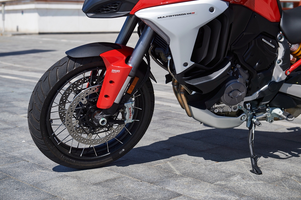 全新杜卡迪揽途v4s  让你的摩旅更安心舒适