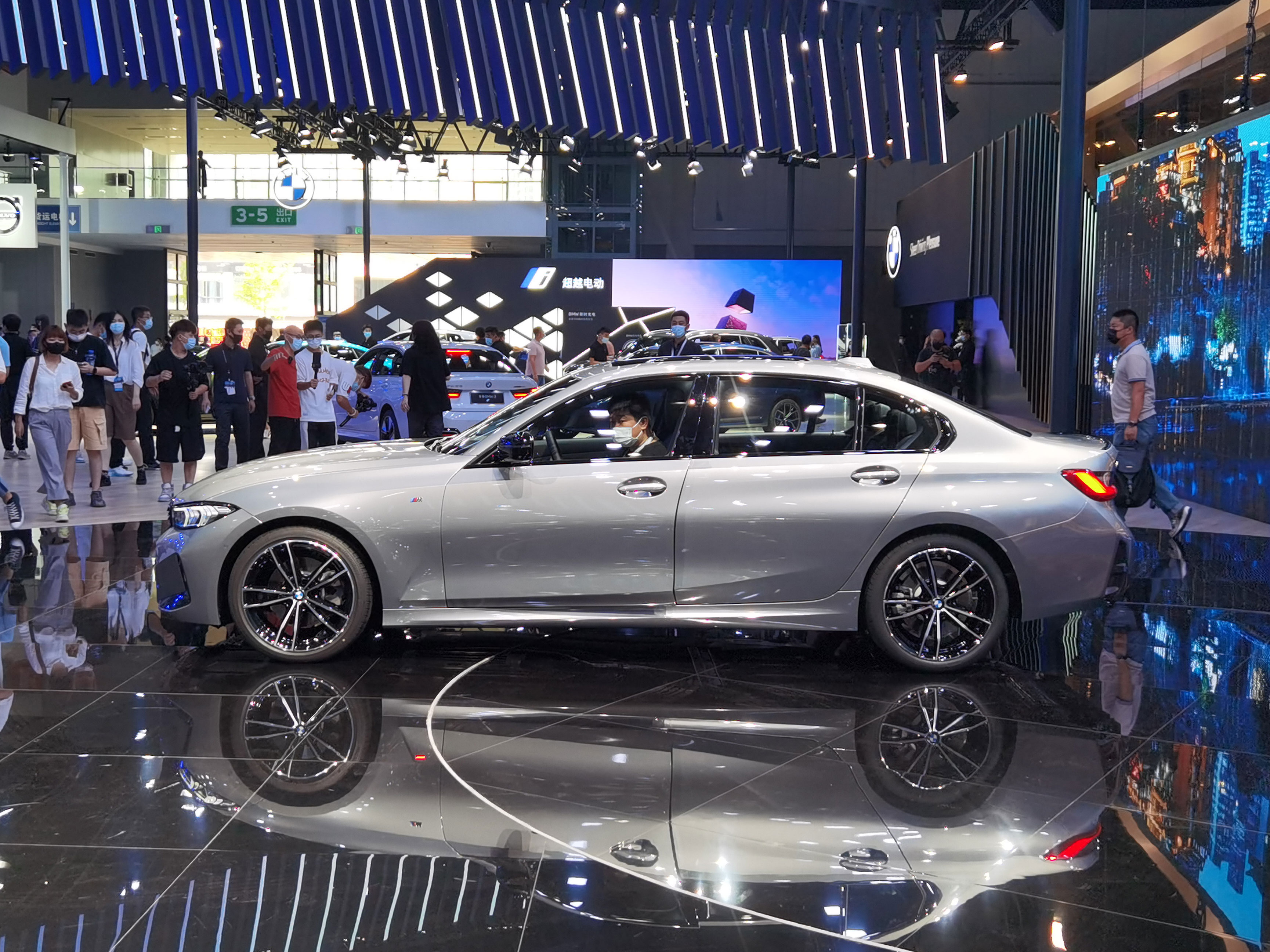 外形更凶猛 换装双联屏!新款宝马3系成都车展正式上市