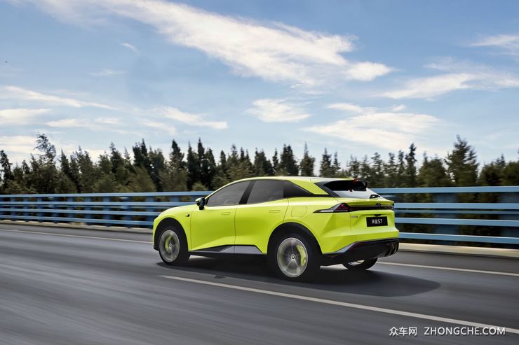 综合续航1120km深蓝S7增程版城际穿越挑战