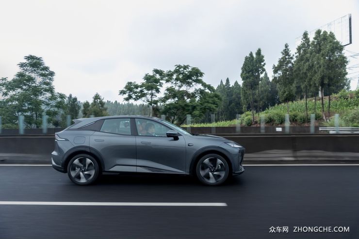 综合续航1120km深蓝S7增程版城际穿越挑战
