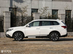 如何应对湿滑路面 25万买到的四驱SUV