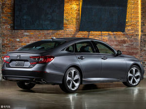 换代前抬次杠 雅阁/凯美瑞“田记”赛马