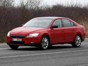 全新斯柯达速派低伪谍照 将明年3月发布