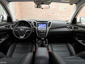 长安CS75尚酷版旗舰型上市 售14.98万元