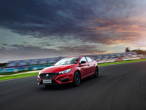 与思域再次同框 赛道体验名爵6高铁版