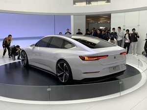 蔚来：第一款轿车来了丨上海车展