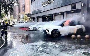 电动车频频自燃似“SARS病毒” 蔚来面临大考