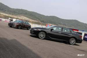 穿球鞋的绅士丨新出行赛道体验一汽丰田亚洲龙