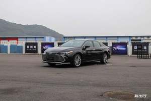 穿球鞋的绅士丨新出行赛道体验一汽丰田亚洲龙