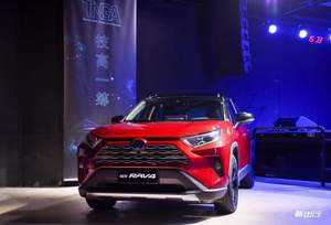 十月中旬正式上市 全新 RAV4 荣放双擎亮相