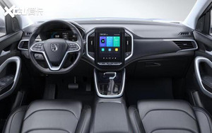 2020款宝骏530内饰官图 配10.4英寸竖屏