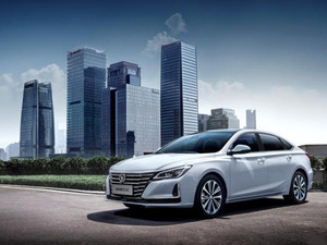 曝长安睿骋CC改款车型官图 更名锐程CC