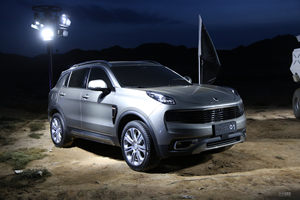 拥有更多选择 领克01智能科技版发布