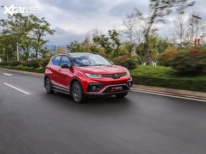 试驾东南DX5旗舰型  行驶质感相当不错