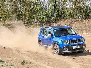 爱卡SUV专业测试 Jeep自由侠2.0L四驱版