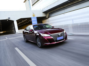 真的年轻不少 一汽丰田皇冠2.0T驾后感