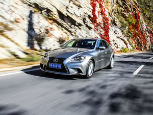 情怀在唱歌 爱卡测试雷克萨斯IS200t