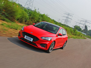 重回20岁 场地试驾长安福特全新福克斯