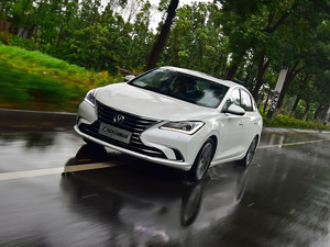 花10万能内外兼具 试驾第二代长安逸动