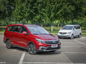 进击标杆选手 长安欧尚A800对比宝骏730