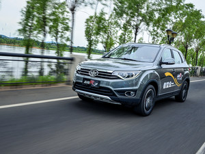 配置小幅提升 爱卡试驾新款一汽森雅R7