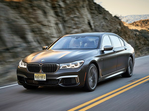 锦衣炮弹 美国试驾BMW M760Li xDrive