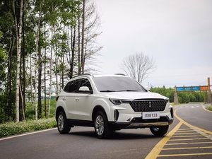 颜值依旧在线 全新一汽奔腾T33外观实拍