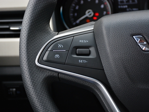 2019款 五菱宏光PLUS 1.5T 手动豪华型 7座