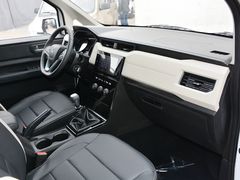 2019款 五菱宏光PLUS 1.5T 手动豪华型 7座