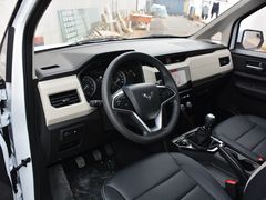 2019款 五菱宏光PLUS 1.5T 手动豪华型 7座