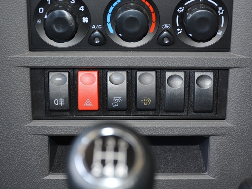 2020款 勇士皮卡 2.4T柴油四驱3035轴距连体双排YCY24140-60A