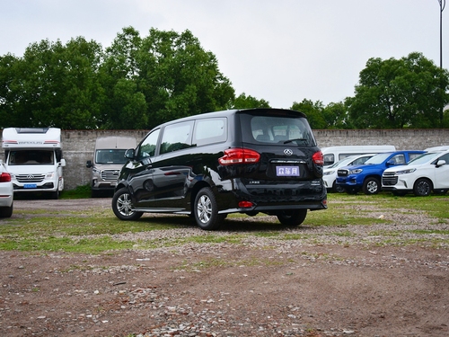 2021款 上汽大通G10 2.0T 自动精英版 柴油 7座