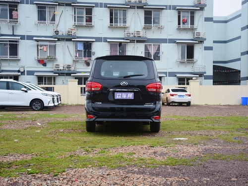 2021款 上汽大通G10 2.0T 自动精英版 柴油 7座