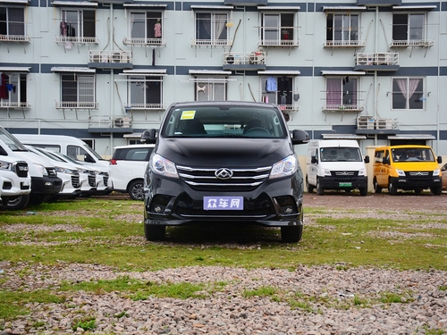 2021款 上汽大通G10 2.0T 自动精英版 柴油 7座