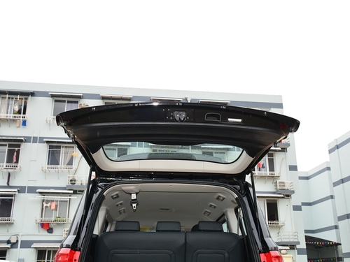 2021款 上汽大通G10 2.0T 自动精英版 柴油 7座