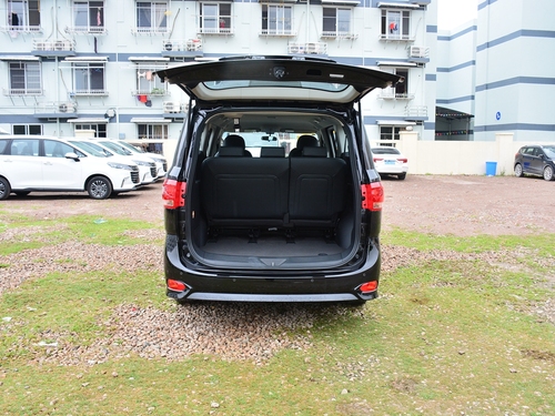 2021款 上汽大通G10 2.0T 自动精英版 柴油 7座